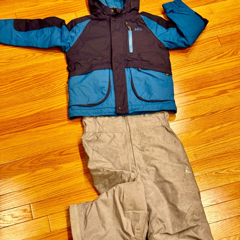 Ski jacket and skip pants for 5 years old